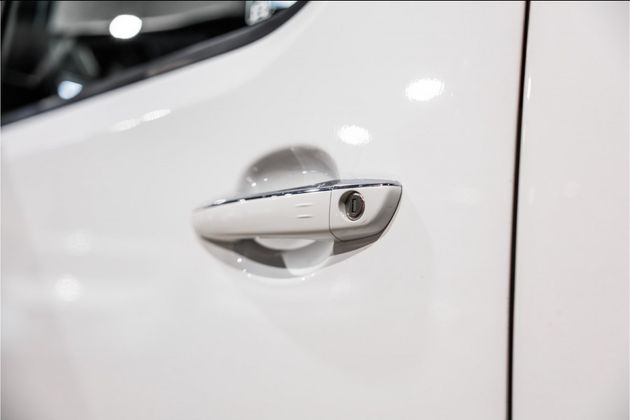 Opel Vivaro 2.0 CDTI L3H1 XL Edition | Automaat | CarPlay | Camera | Stoelverwarming | Trekhaak | F1 Flippers | Cruise control | Bedrijfswageninrichting | 3-Zitter | Nieuwe APK