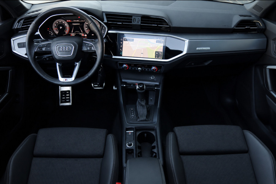 Audi Q3 40 TFSI Quattro 3x S-Line / PANO / VIRTUAL / ACC / CAMERA / DODEHOEK / 19'