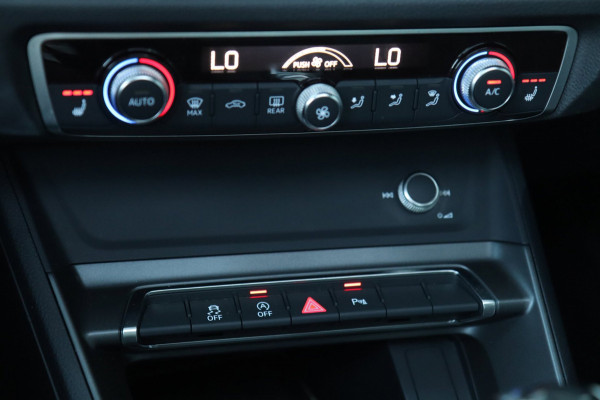 Audi Q3 40 TFSI Quattro 3x S-Line / PANO / VIRTUAL / ACC / CAMERA / DODEHOEK / 19'