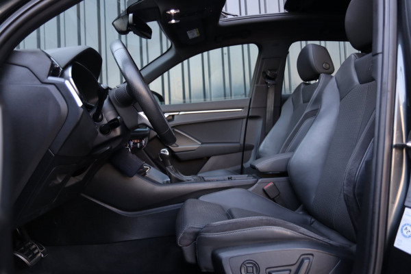 Audi Q3 40 TFSI Quattro 3x S-Line / PANO / VIRTUAL / ACC / CAMERA / DODEHOEK / 19'