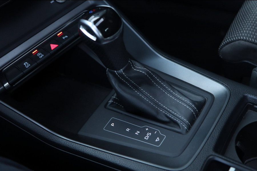 Audi Q3 40 TFSI Quattro 3x S-Line / PANO / VIRTUAL / ACC / CAMERA / DODEHOEK / 19'