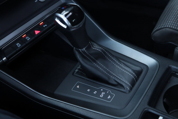 Audi Q3 40 TFSI Quattro 3x S-Line / PANO / VIRTUAL / ACC / CAMERA / DODEHOEK / 19'