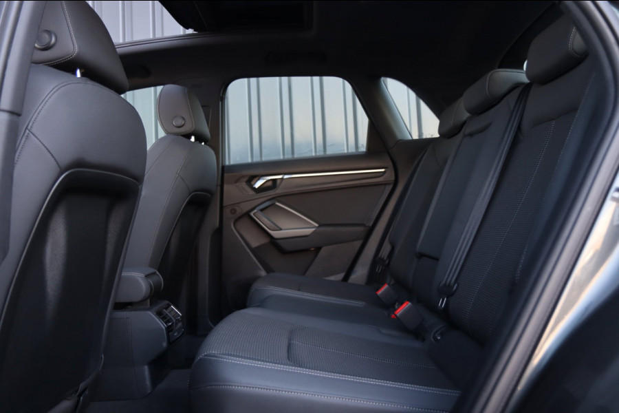 Audi Q3 40 TFSI Quattro 3x S-Line / PANO / VIRTUAL / ACC / CAMERA / DODEHOEK / 19'