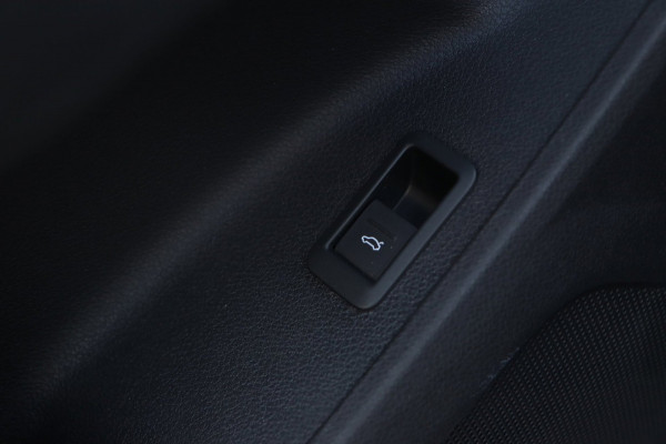 Audi Q3 40 TFSI Quattro 3x S-Line / PANO / VIRTUAL / ACC / CAMERA / DODEHOEK / 19'
