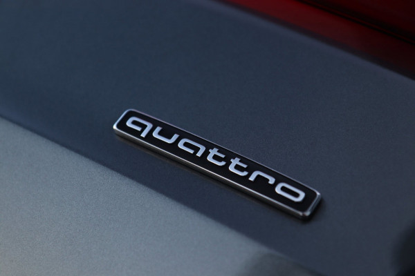 Audi Q3 40 TFSI Quattro 3x S-Line / PANO / VIRTUAL / ACC / CAMERA / DODEHOEK / 19'