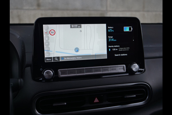 Hyundai Kona EV Premium Sky 64 kWh | schuifdak | leder | krell sound | slechts 36.000km..