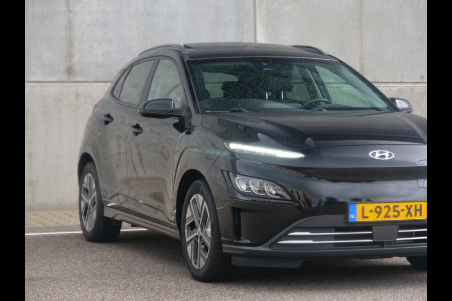 Hyundai Kona EV Premium Sky 64 kWh | schuifdak | leder | krell sound | slechts 36.000km..