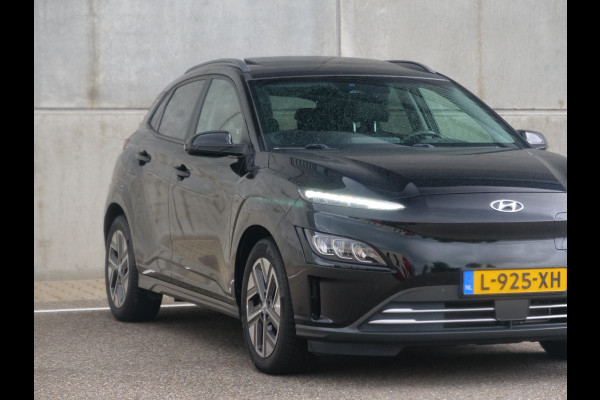 Hyundai Kona EV Premium Sky 64 kWh | schuifdak | leder | krell sound | slechts 36.000km..