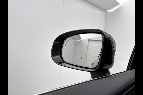 Volvo XC60 2.0 T6 Plug-in LongRange AWD Plus Bright / Panoramadak / Pdc+Camera / NL.Auto / Stoel-Stuurverwarming / Apk 02-2027