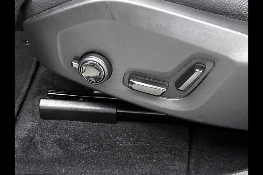 Volvo XC60 2.0 T6 Plug-in LongRange AWD Plus Bright / Panoramadak / Pdc+Camera / NL.Auto / Stoel-Stuurverwarming / Apk 02-2027