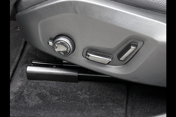 Volvo XC60 2.0 T6 Plug-in LongRange AWD Plus Bright / Panoramadak / Pdc+Camera / NL.Auto / Stoel-Stuurverwarming / Apk 02-2027