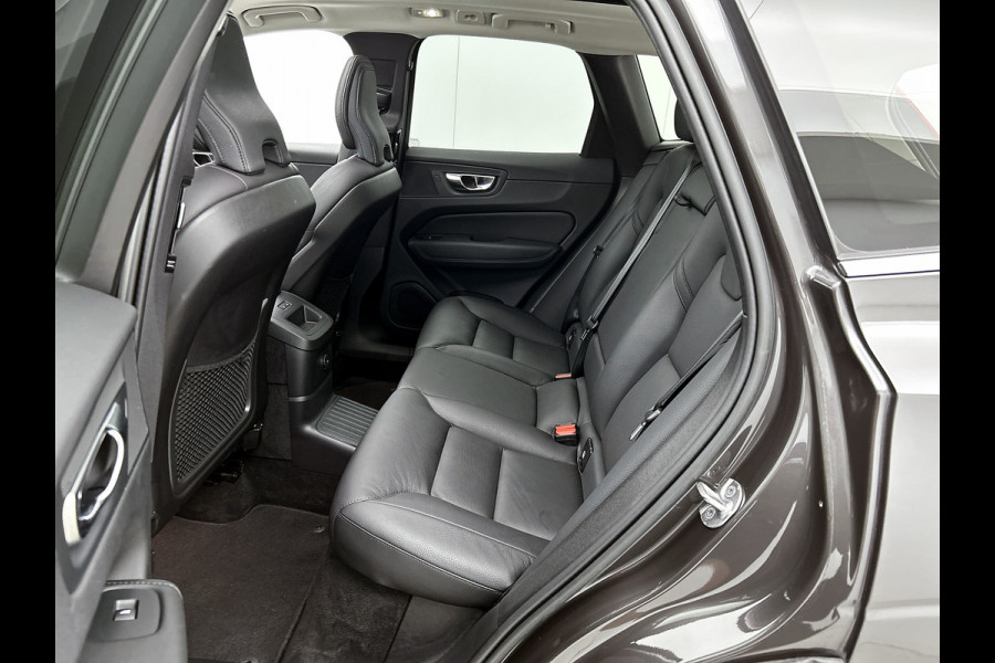 Volvo XC60 2.0 T6 Plug-in LongRange AWD Plus Bright / Panoramadak / Pdc+Camera / NL.Auto / Stoel-Stuurverwarming / Apk 02-2027