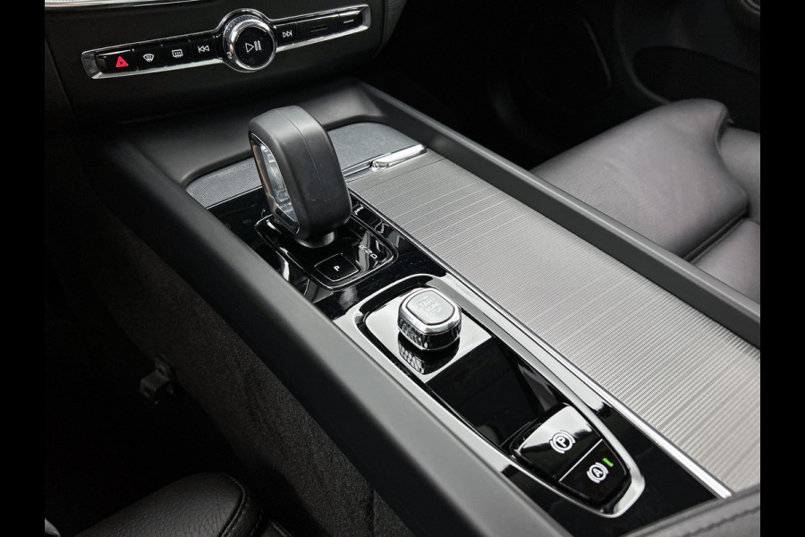 Volvo XC60 2.0 T6 Plug-in LongRange AWD Plus Bright / Panoramadak / Pdc+Camera / NL.Auto / Stoel-Stuurverwarming / Apk 02-2027