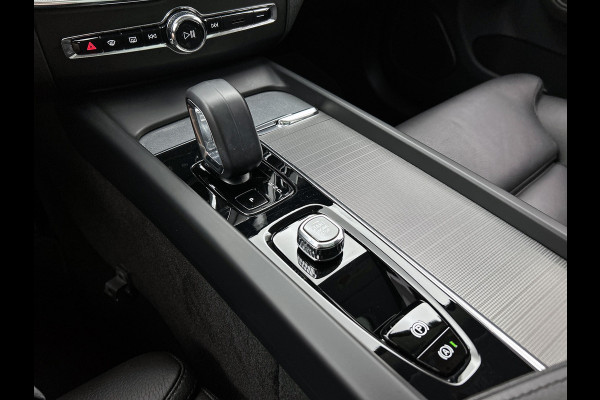 Volvo XC60 2.0 T6 Plug-in LongRange AWD Plus Bright / Panoramadak / Pdc+Camera / NL.Auto / Stoel-Stuurverwarming / Apk 02-2027