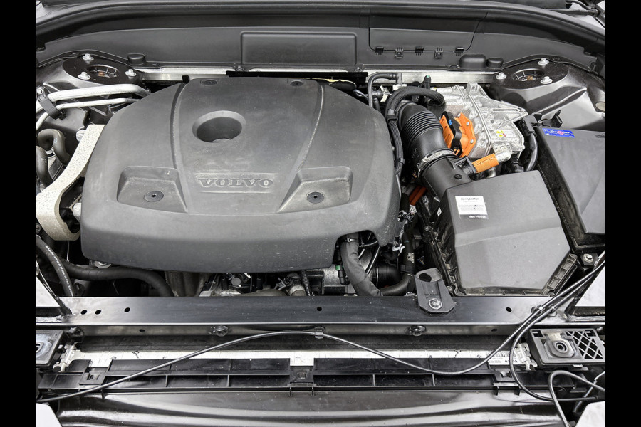 Volvo XC60 2.0 T6 Plug-in LongRange AWD Plus Bright / Panoramadak / Pdc+Camera / NL.Auto / Stoel-Stuurverwarming / Apk 02-2027