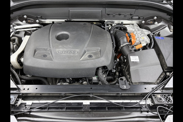 Volvo XC60 2.0 T6 Plug-in LongRange AWD Plus Bright / Panoramadak / Pdc+Camera / NL.Auto / Stoel-Stuurverwarming / Apk 02-2027