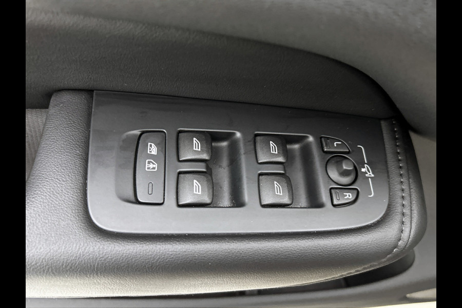 Volvo XC60 2.0 T6 Plug-in LongRange AWD Plus Bright / Panoramadak / Pdc+Camera / NL.Auto / Stoel-Stuurverwarming / Apk 02-2027