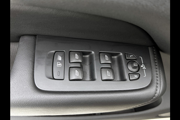 Volvo XC60 2.0 T6 Plug-in LongRange AWD Plus Bright / Panoramadak / Pdc+Camera / NL.Auto / Stoel-Stuurverwarming / Apk 02-2027