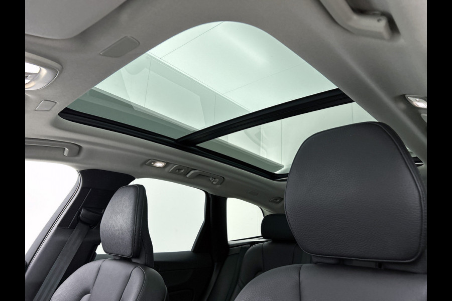 Volvo XC60 2.0 T6 Plug-in LongRange AWD Plus Bright / Panoramadak / Pdc+Camera / NL.Auto / Stoel-Stuurverwarming / Apk 02-2027