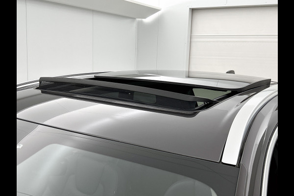 Volvo XC60 2.0 T6 Plug-in LongRange AWD Plus Bright / Panoramadak / Pdc+Camera / NL.Auto / Stoel-Stuurverwarming / Apk 02-2027