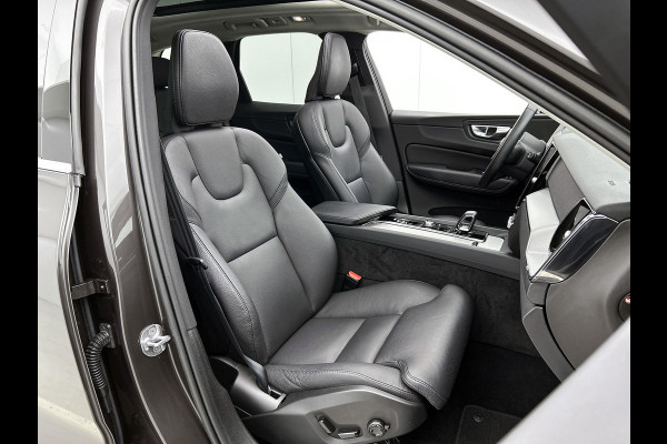 Volvo XC60 2.0 T6 Plug-in LongRange AWD Plus Bright / Panoramadak / Pdc+Camera / NL.Auto / Stoel-Stuurverwarming / Apk 02-2027