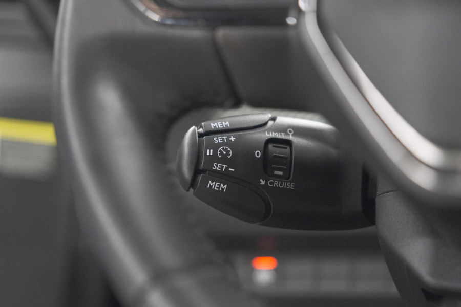 Peugeot 208 PureTech 100 Allure Pack | Parkeersensoren | Apple Carplay | Stoelverwarming