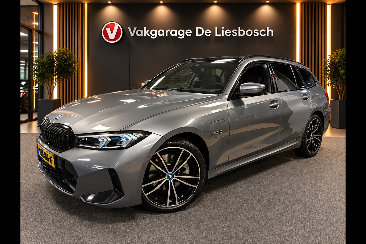 BMW 3 Serie Touring 330e xDrive M-pakket facelift / Panorama-dak / head-up / 360 camera / Harman-Kardon