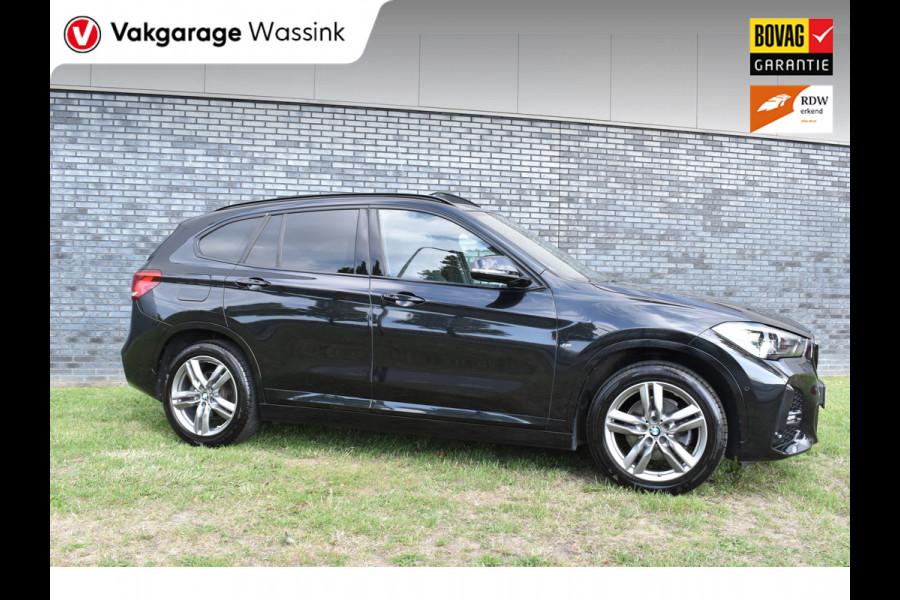 BMW X1 sDrive18i M-Pakket Carplay/Navi Panoradak Automaat Led Stoelverwarming