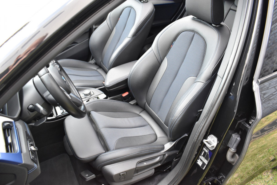 BMW X1 sDrive18i M-Pakket Carplay/Navi Panoradak Automaat Led Stoelverwarming