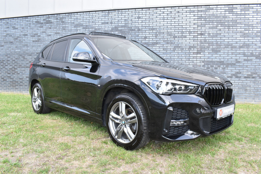 BMW X1 sDrive18i M-Pakket Carplay/Navi Panoradak Automaat Led Stoelverwarming
