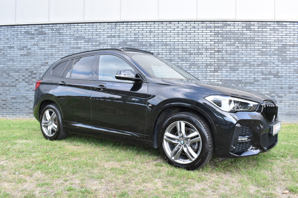 BMW X1 sDrive18i M-Pakket Carplay/Navi Panoradak Automaat Led Stoelverwarming