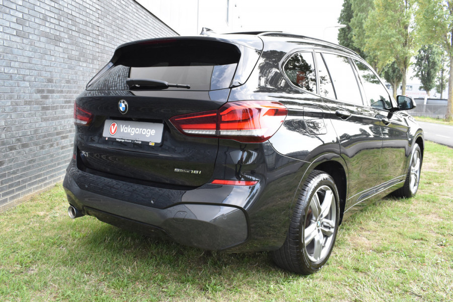 BMW X1 sDrive18i M-Pakket Carplay/Navi Panoradak Automaat Led Stoelverwarming