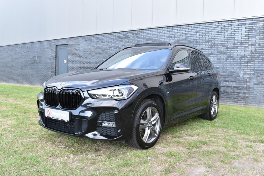 BMW X1 sDrive18i M-Pakket Carplay/Navi Panoradak Automaat Led Stoelverwarming