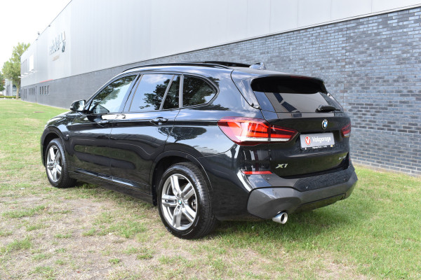 BMW X1 sDrive18i M-Pakket Carplay/Navi Panoradak Automaat Led Stoelverwarming