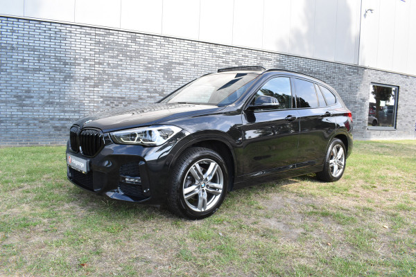 BMW X1 sDrive18i M-Pakket Carplay/Navi Panoradak Automaat Led Stoelverwarming