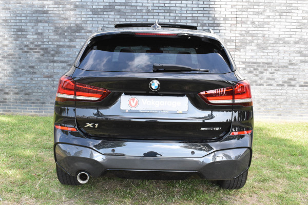 BMW X1 sDrive18i M-Pakket Carplay/Navi Panoradak Automaat Led Stoelverwarming