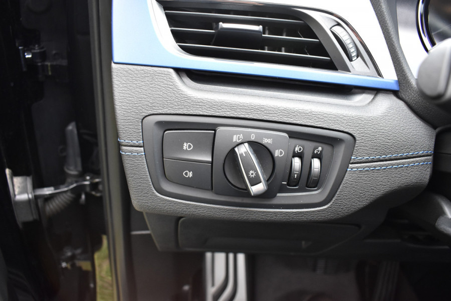 BMW X1 sDrive18i M-Pakket Carplay/Navi Panoradak Automaat Led Stoelverwarming