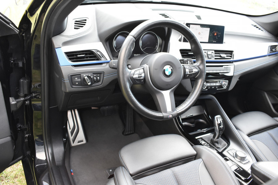 BMW X1 sDrive18i M-Pakket Carplay/Navi Panoradak Automaat Led Stoelverwarming