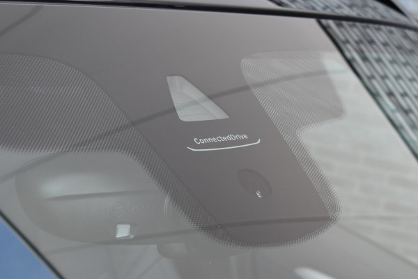 BMW X1 sDrive18i M-Pakket Carplay/Navi Panoradak Automaat Led Stoelverwarming