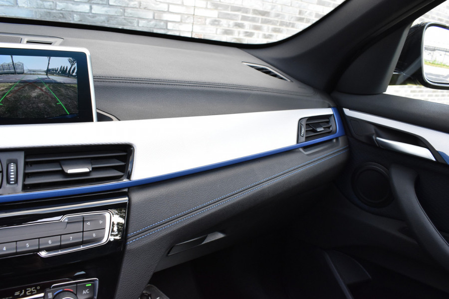 BMW X1 sDrive18i M-Pakket Carplay/Navi Panoradak Automaat Led Stoelverwarming