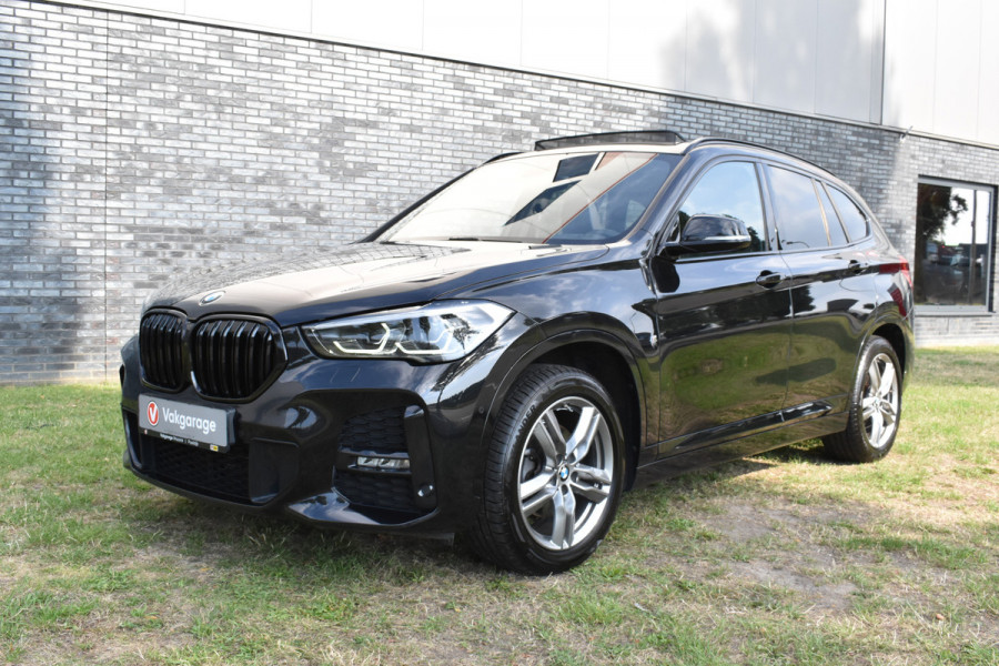 BMW X1 sDrive18i M-Pakket Carplay/Navi Panoradak Automaat Led Stoelverwarming