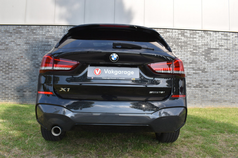 BMW X1 sDrive18i M-Pakket Carplay/Navi Panoradak Automaat Led Stoelverwarming