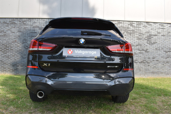BMW X1 sDrive18i M-Pakket Carplay/Navi Panoradak Automaat Led Stoelverwarming