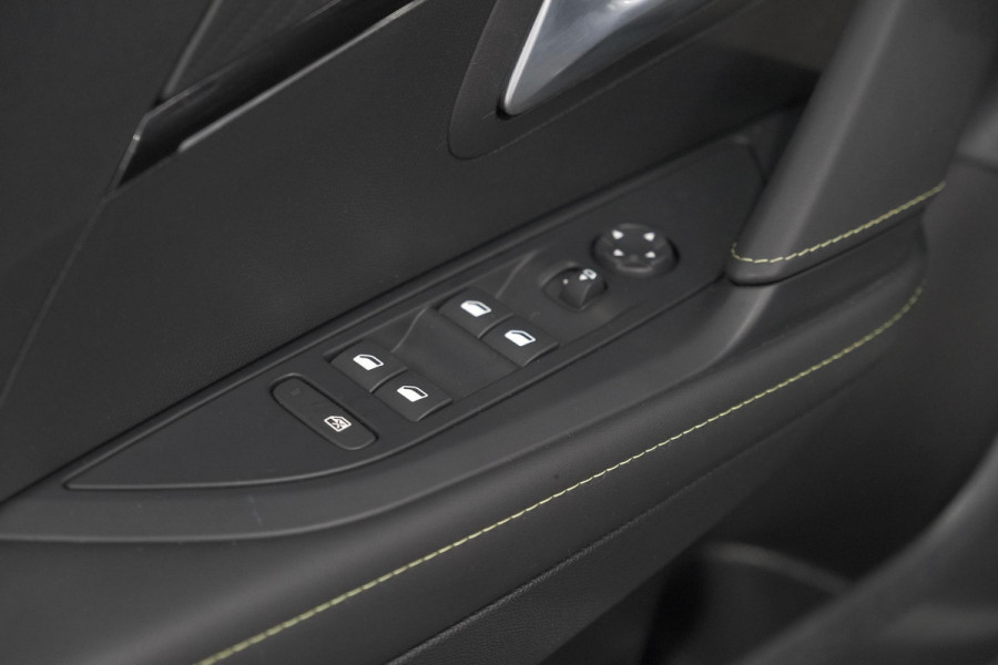 Peugeot 208 1.2 Hybrid 145 e-DCS6 GT | Alcantara Pakket | Camera | Apple Carplay | Stoelverwarming