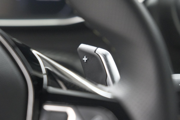 Peugeot 208 1.2 Hybrid 145 e-DCS6 GT | Alcantara Pakket | Camera | Apple Carplay | Stoelverwarming