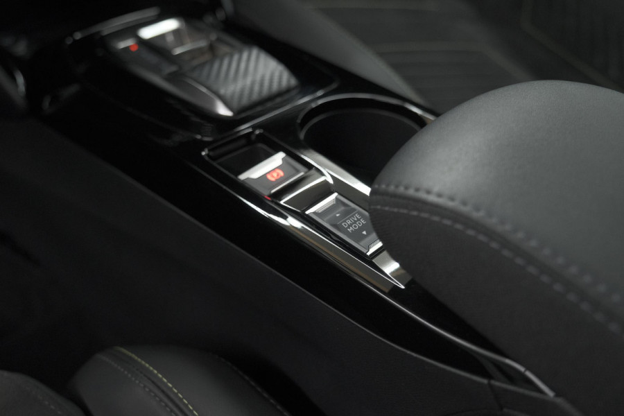 Peugeot 208 1.2 Hybrid 145 e-DCS6 GT | Alcantara Pakket | Camera | Apple Carplay | Stoelverwarming