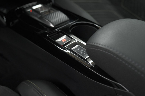Peugeot 208 1.2 Hybrid 145 e-DCS6 GT | Alcantara Pakket | Camera | Apple Carplay | Stoelverwarming