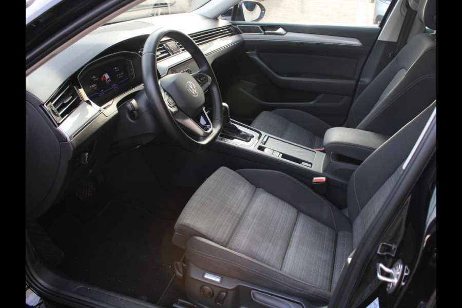 Volkswagen Passat Variant 1.5 TSI Business | PANORAMISCH SCHUIFDAK | WINTER PAKKET | APPLE CARPLAY | TREKHAAK |