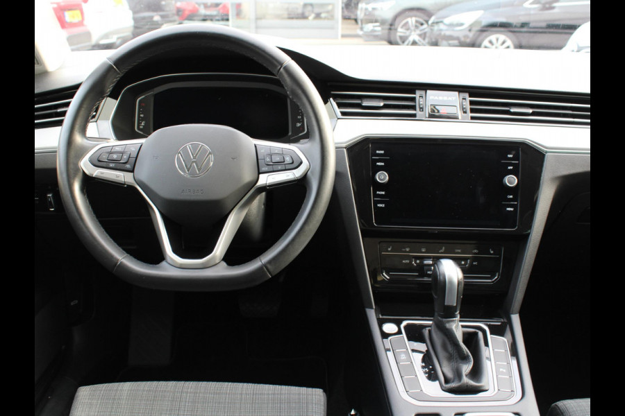 Volkswagen Passat Variant 1.5 TSI Business | PANORAMISCH SCHUIFDAK | WINTER PAKKET | APPLE CARPLAY | TREKHAAK |