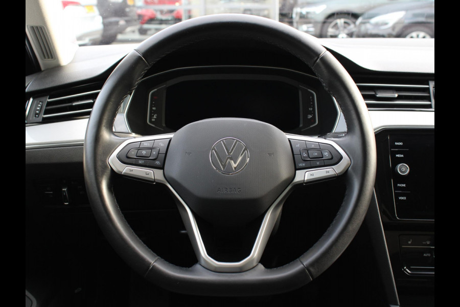 Volkswagen Passat Variant 1.5 TSI Business | PANORAMISCH SCHUIFDAK | WINTER PAKKET | APPLE CARPLAY | TREKHAAK |